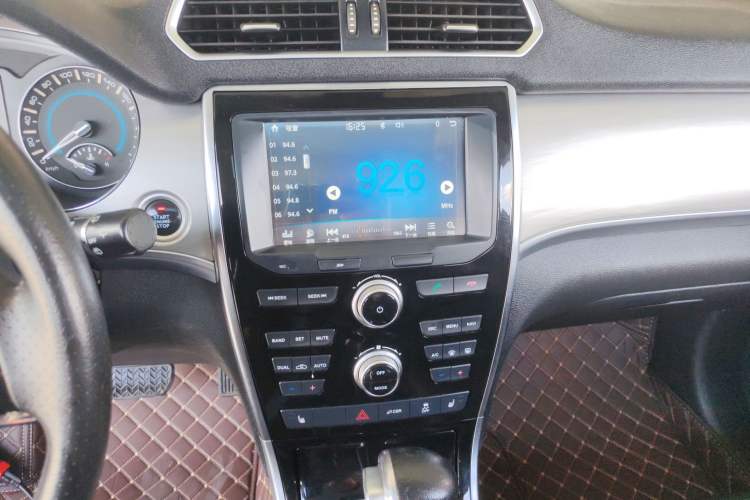 Used Haval H2 2017 Red-Label 1.5T Automatic Two-Wheel Drive Luxury Model Audio And AC Panel