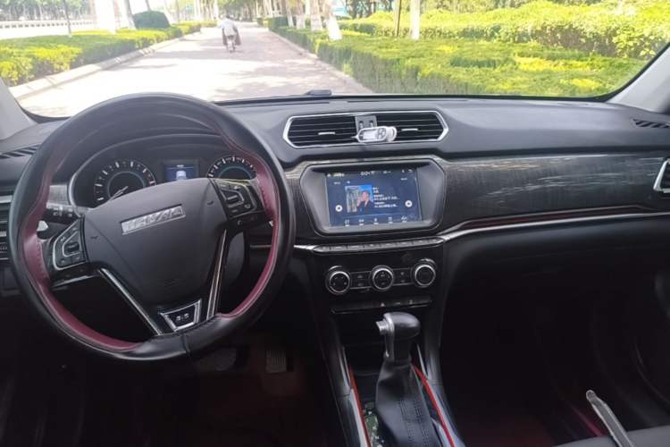 Used Haval H2 2017 Blue Label 1.5T Automatic Two-Wheel Drive Elite Model Center Console