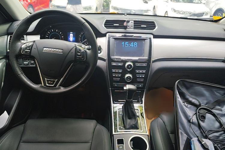 Used Haval H2 2017 Red-Label 1.5T Automatic Two-Wheel Drive Luxury Model Center Console