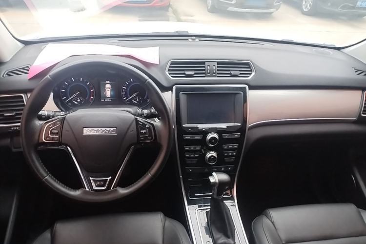 Used Haval H2 2017 Red-Label 1.5T Automatic Two-Wheel Drive Luxury Model Center Console