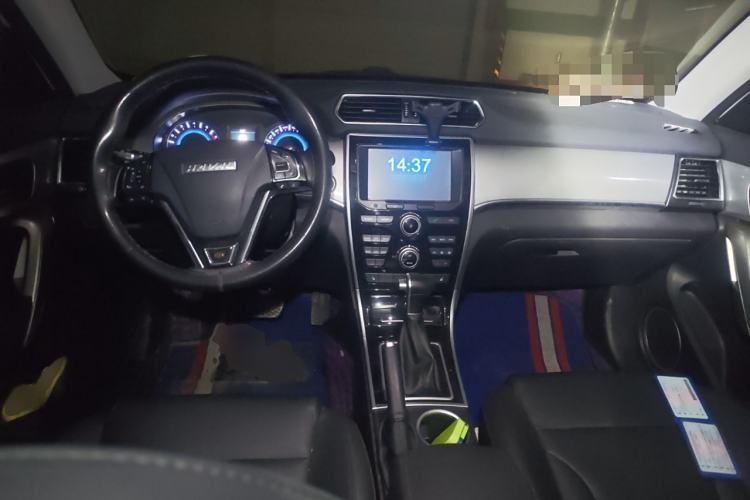 Used Haval H2 2017 Red-Label 1.5T Automatic Two-Wheel Drive Elite Model Center Console
