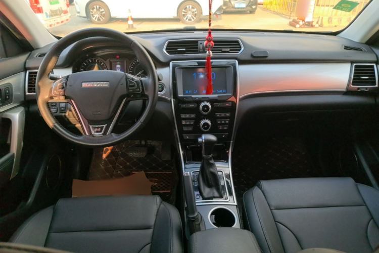 Used Haval H2 2017 Red-Label 1.5T Automatic Two-Wheel Drive Elite Model Center Console