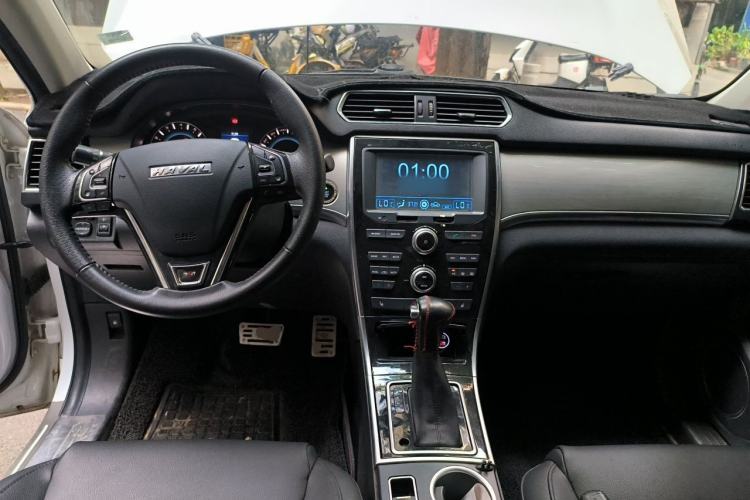 Used Haval H2 2017 Red-Label 1.5T Automatic Two-Wheel Drive Luxury Model Center Console