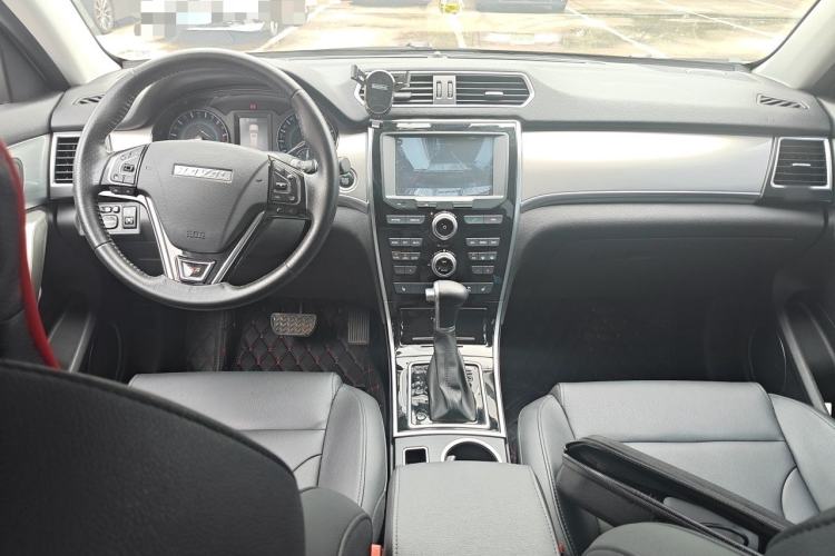 Used Haval H2 2017 Red-Label 1.5T Automatic Two-Wheel Drive Luxury Model Center Console
