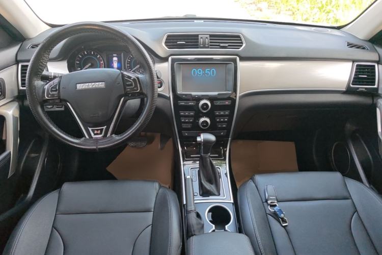 Used Haval H2 2017 Red-Label 1.5T Automatic Two-Wheel Drive Elite Model Center Console