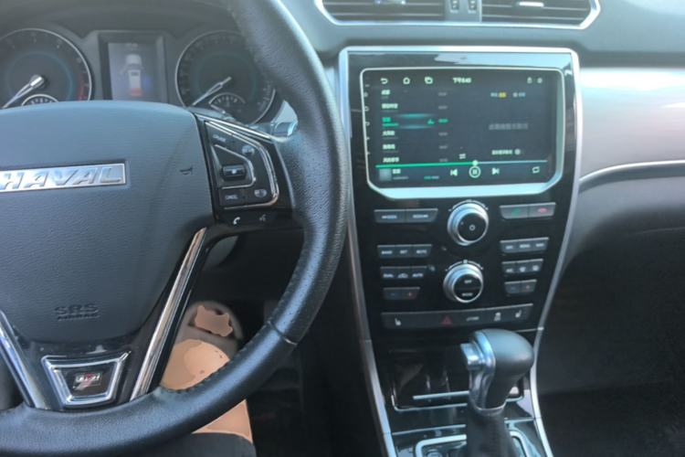 Used Haval H2 2017 Red-Label 1.5T Automatic Two-Wheel Drive Luxury Model Center Console