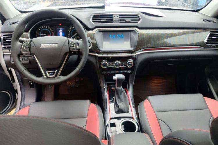 Used Haval H2 2017 Blue Label 1.5T Automatic Two-Wheel Drive Prestige Model Center Console
