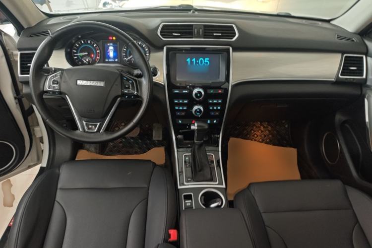 Used Haval H2 2017 Red-Label 1.5T Automatic Two-Wheel Drive Luxury Model Center Console