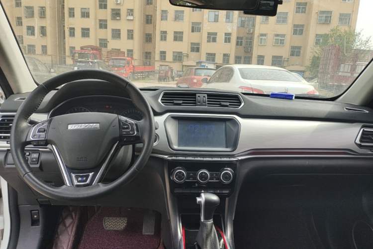 Used Haval H2 2017 Blue Label 1.5T Automatic Two-Wheel Drive Luxury Model Center Console