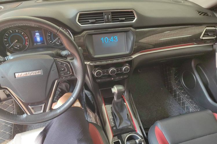 Used Haval H2 2017 Blue Label 1.5T Automatic Two-Wheel Drive Prestige Model Center Console
