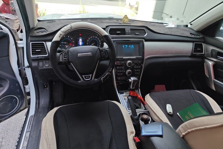 Used Haval H2 2017 Red-Label 1.5T Automatic Two-Wheel Drive Elite Model Center Console