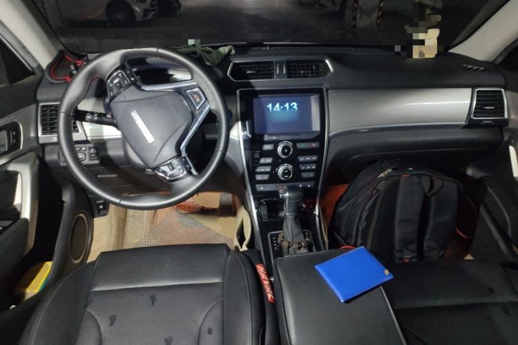Used Haval H2 2017 Red-Label 1.5T Automatic Two-Wheel Drive Luxury Model Center Console