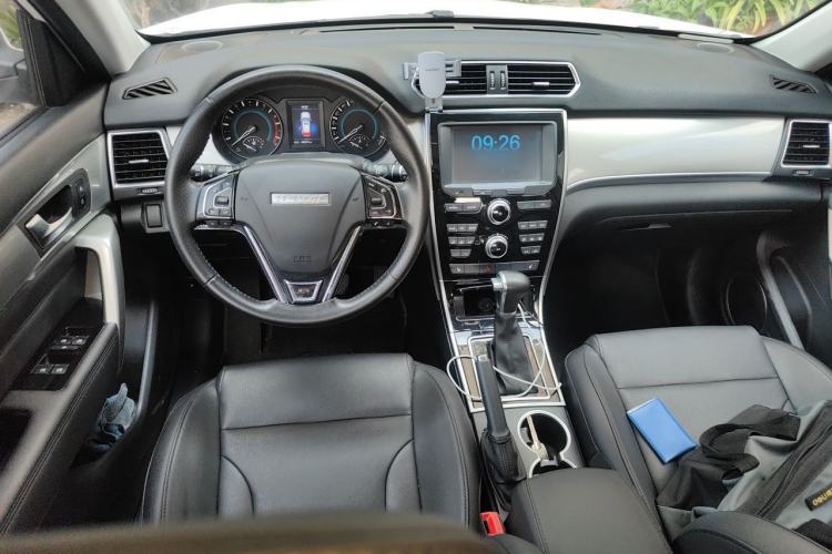 Used Haval H2 2017 Red-Label 1.5T Automatic Two-Wheel Drive Elite Model Center Console