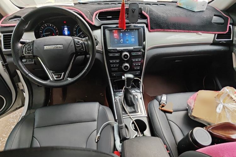 Used Haval H2 2017 Red-Label 1.5T Automatic Two-Wheel Drive Elite Model Center Console