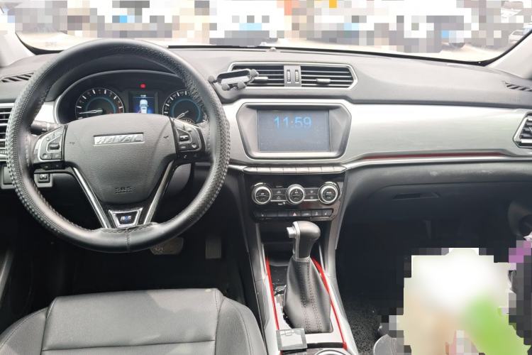 Used Haval H2 2017 Blue Label 1.5T Automatic Two-Wheel Drive Prestige Model Center Console