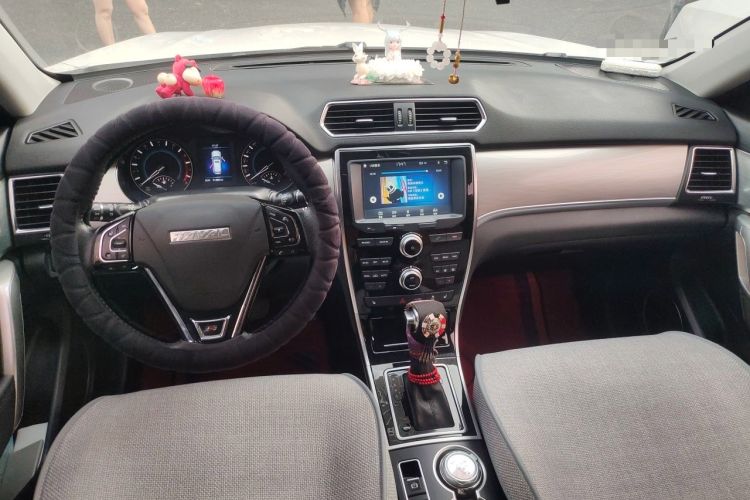 Used Haval H2 2017 Red-Label 1.5T Automatic Two-Wheel Drive Luxury Model Center Console