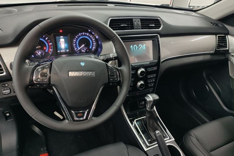 Used Haval H2 2017 Red-Label 1.5T Automatic Two-Wheel Drive Elite Model Center Console