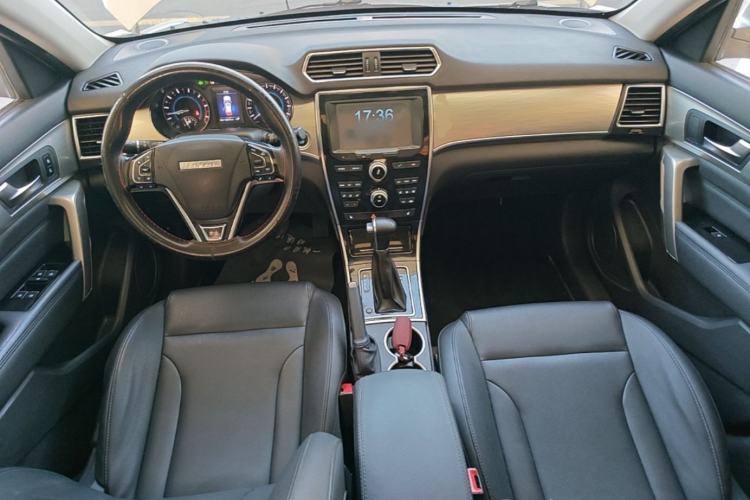 Used Haval H2 2017 Red-Label 1.5T Automatic Two-Wheel Drive Elite Model Center Console
