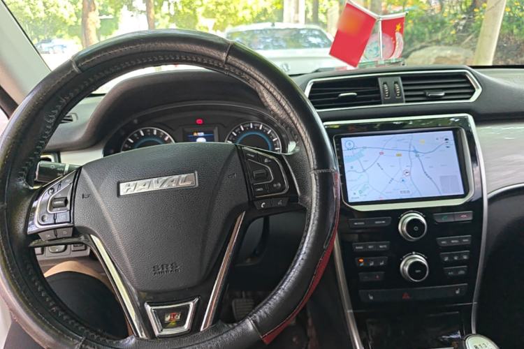 Used Haval H2 2017 Red-Label 1.5T Manual Two-Wheel-Drive Elite Model Center Console