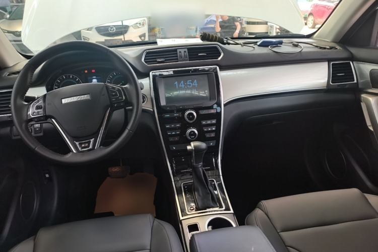 Used Haval H2 2017 Red-Label 1.5T Automatic Two-Wheel Drive Luxury Model Center Console