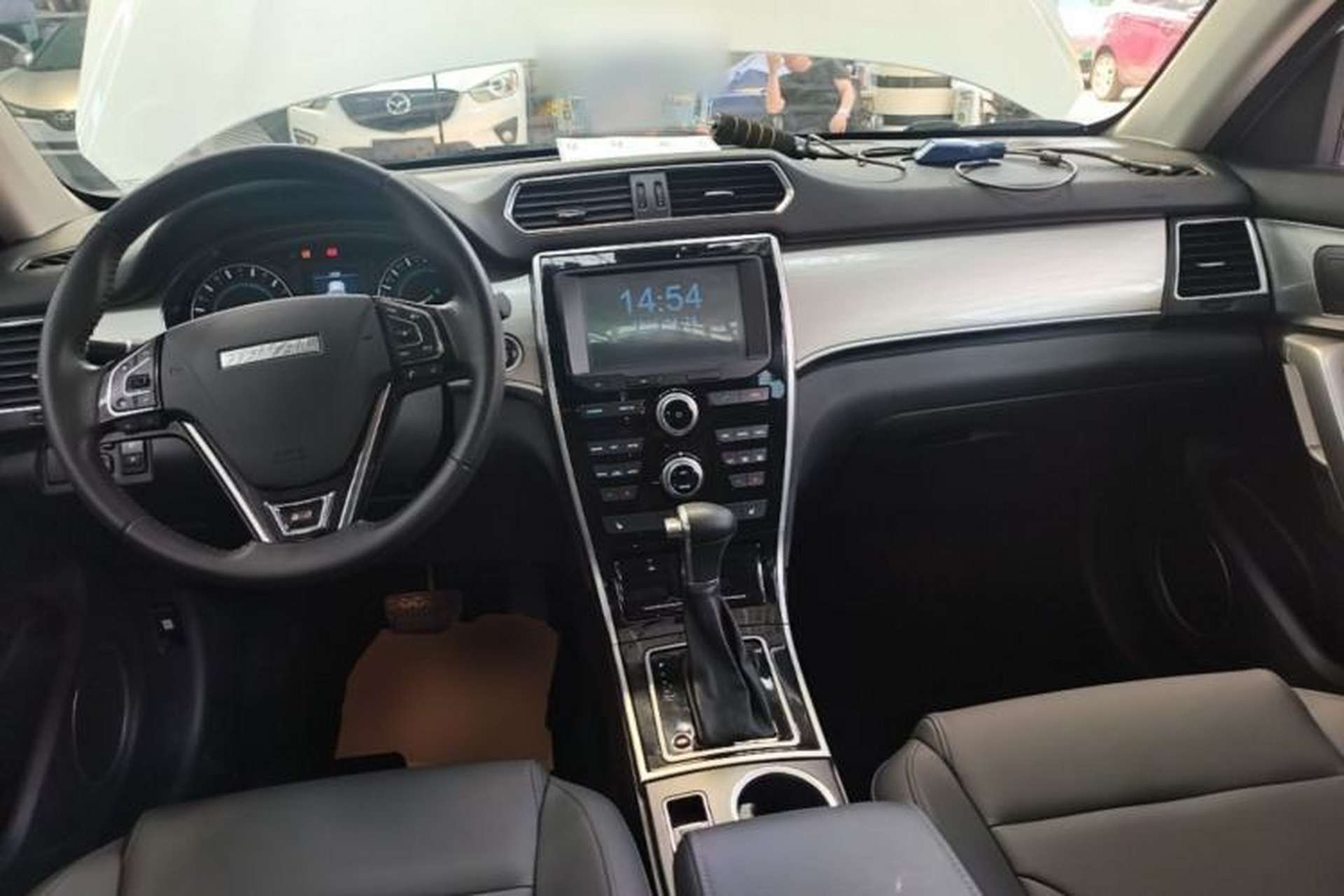 Used Haval H2 2017 Red-Label 1.5T Automatic Two-Wheel Drive Luxury Model Center Console