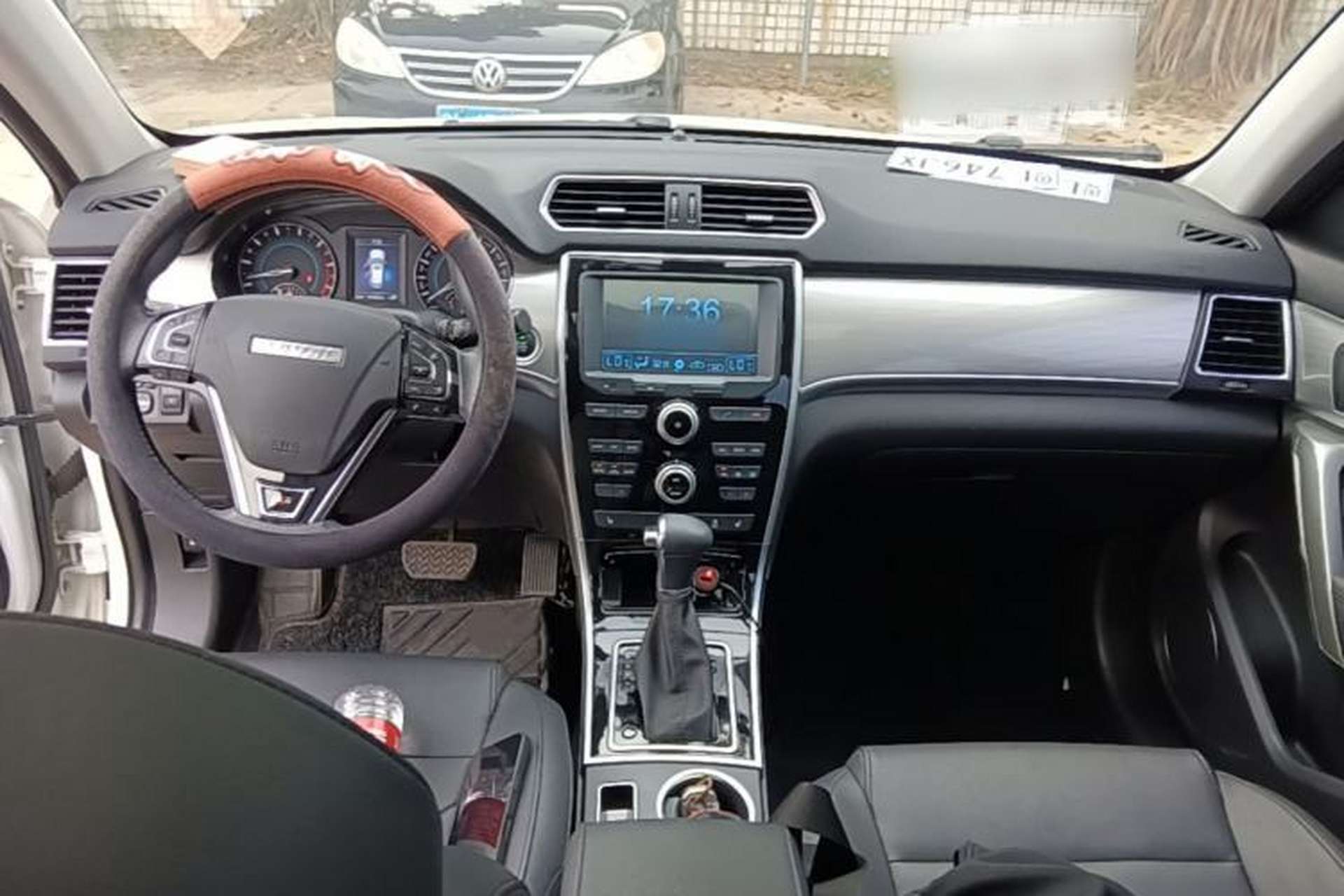 Used Haval H2 2017 Red-Label 1.5T Automatic Two-Wheel Drive Luxury Model Center Console