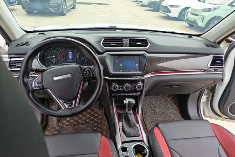 Used Haval H2 2017 Blue Label 1.5T Automatic Two-Wheel Drive Elite Model Center Console