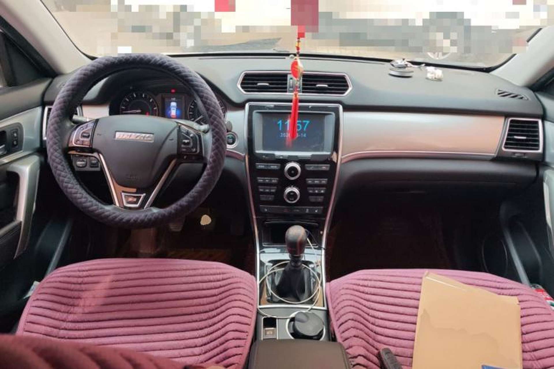Used Haval H2 2017 Red-Label 1.5T Manual Two-Wheel Drive Luxury Model Center Console