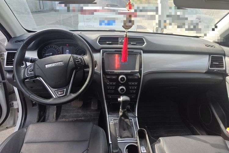 Used Haval H2 2017 Red-Label 1.5T Automatic Two-Wheel Drive Elite Model Center Console