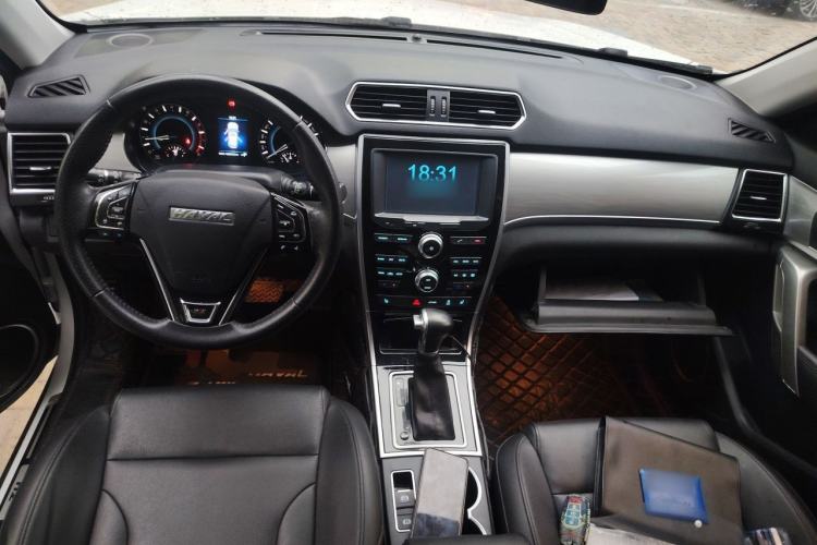 Used Haval H2 2017 Red-Label 1.5T Automatic Two-Wheel Drive Luxury Model Center Console