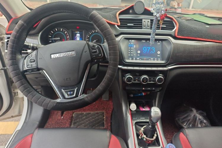 Used Haval H2 2017 Blue Label 1.5T Manual Two-Wheel Drive Elite Model Center Console