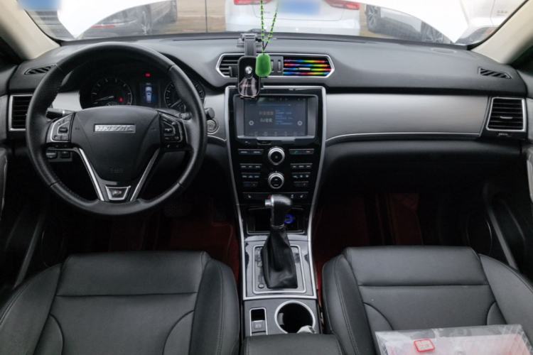 Used Haval H2 2017 Red-Label 1.5T Automatic Two-Wheel Drive Luxury Model Center Console