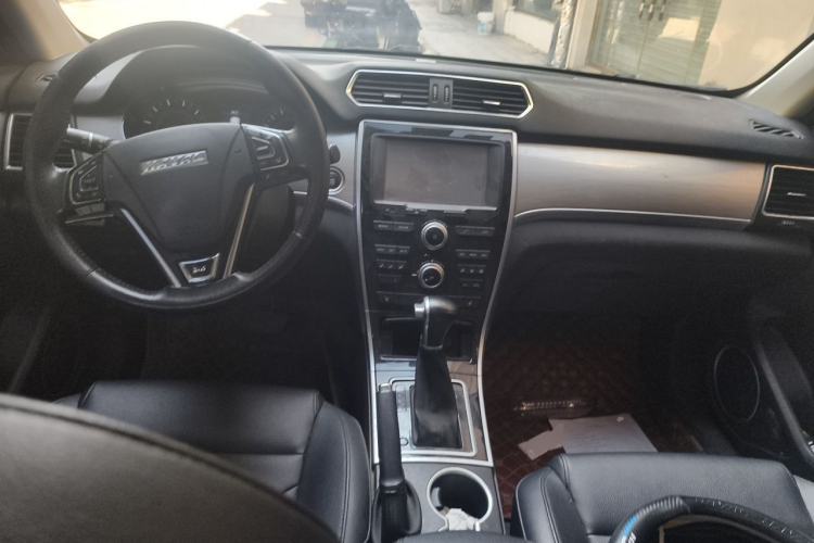 Used Haval H2 2017 Red-Label 1.5T Automatic Two-Wheel Drive Elite Model Center Console