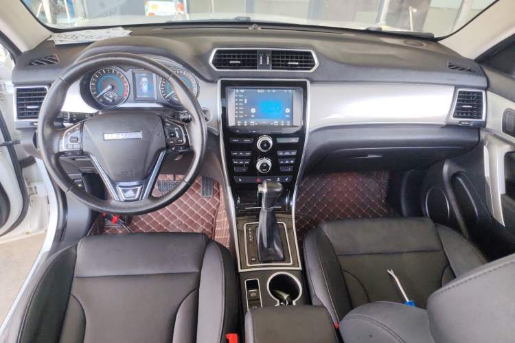 Used Haval H2 2017 Red-Label 1.5T Automatic Two-Wheel Drive Luxury Model Center Console