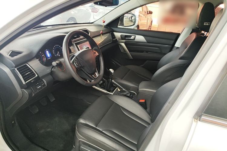 Used Haval H2 2017 Red-Label 1.5T Manual Two-Wheel-Drive Elite Model Driver Seat