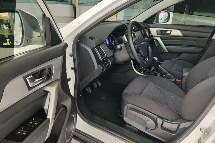 Used Haval H2 2017 Red-Label 1.5T Manual Two-Wheel Drive Comfort Model Driver Seat