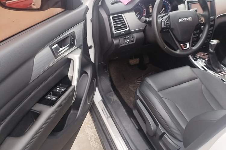 Used Haval H2 2017 Red-Label 1.5T Automatic Two-Wheel Drive Luxury Model Driver Seat