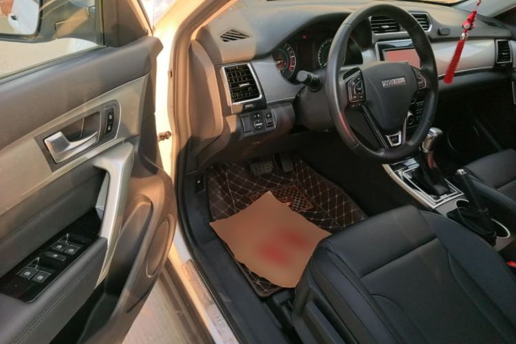 Used Haval H2 2017 Red-Label 1.5T Automatic Two-Wheel Drive Elite Model Driver Seat