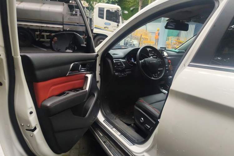 Used Haval H2 2017 Blue Label 1.5T Automatic Two-Wheel Drive Prestige Model Driver Seat