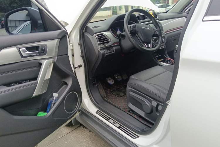 Used Haval H2 2017 Blue Label 1.5T Manual Two-Wheel Drive Elite Model Driver Seat