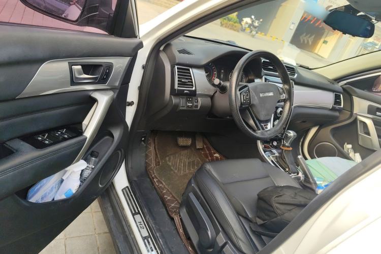 Used Haval H2 2017 Red-Label 1.5T Automatic Two-Wheel Drive Elite Model Driver Seat