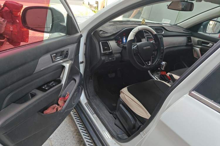 Used Haval H2 2017 Red-Label 1.5T Automatic Two-Wheel Drive Elite Model Driver Seat