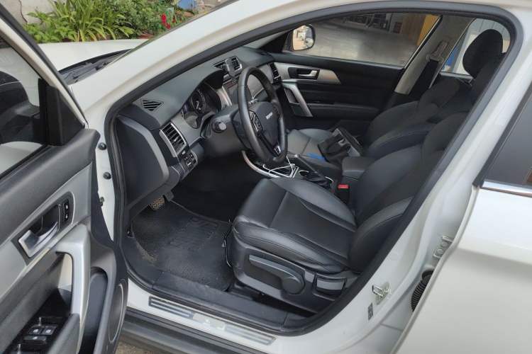 Used Haval H2 2017 Red-Label 1.5T Automatic Two-Wheel Drive Elite Model Driver Seat