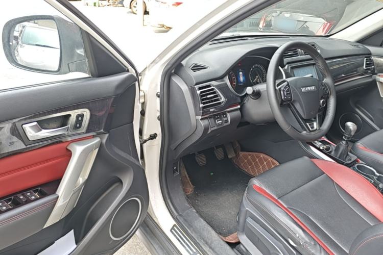 Used Haval H2 2017 Blue Label 1.5T Manual Two-Wheel Drive Elite Model Driver Seat