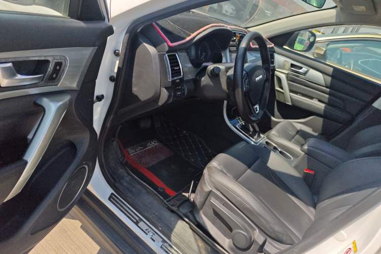 Used Haval H2 2017 Red-Label 1.5T Automatic Two-Wheel Drive Luxury Model Driver Seat