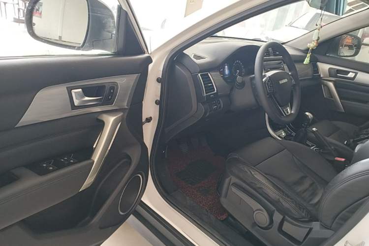 Used Haval H2 2017 Red-Label 1.5T Manual Two-Wheel Drive Comfort Model Driver Seat