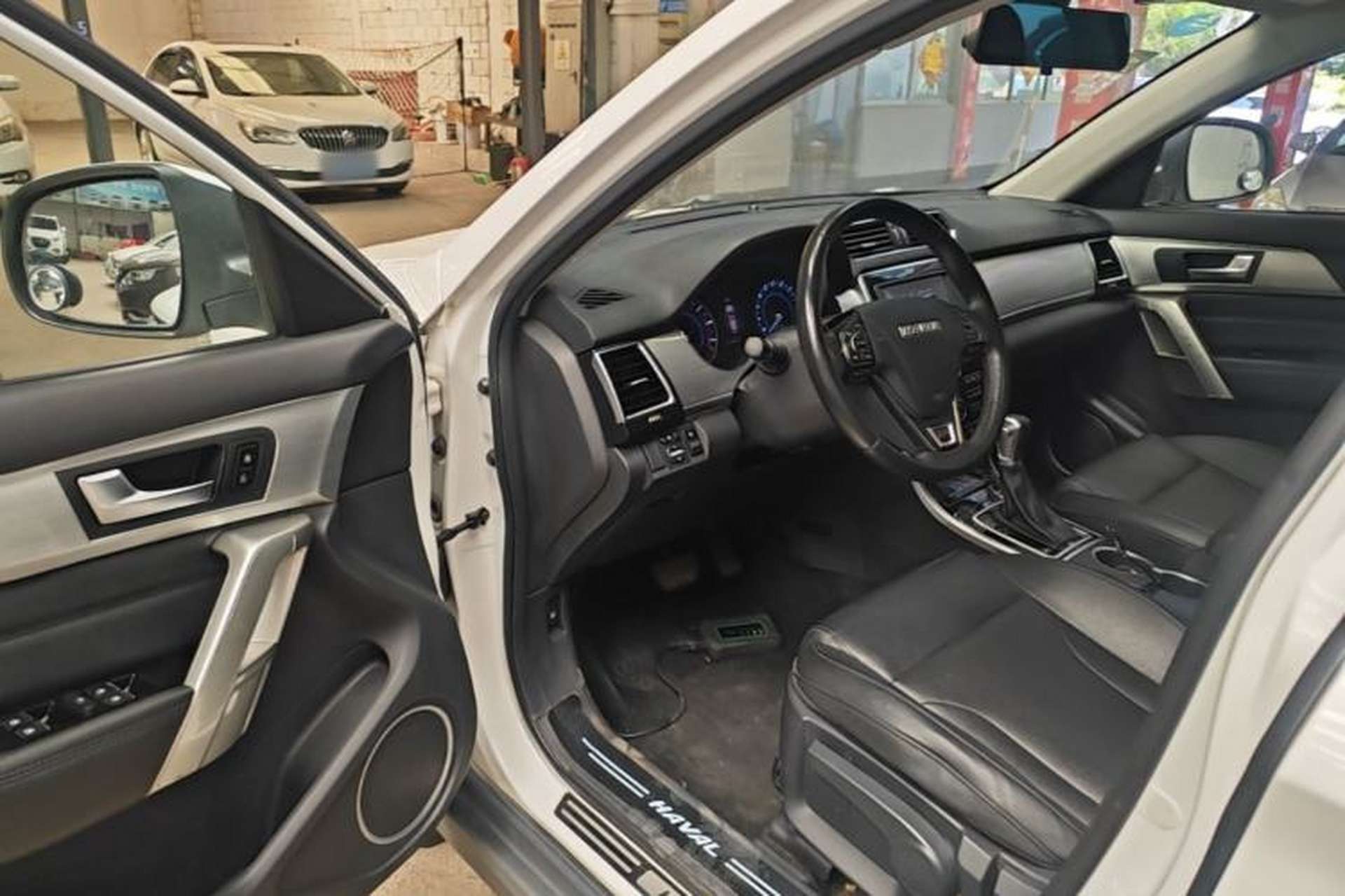 Used Haval H2 2017 Red-Label 1.5T Automatic Two-Wheel Drive Luxury Model Driver Seat