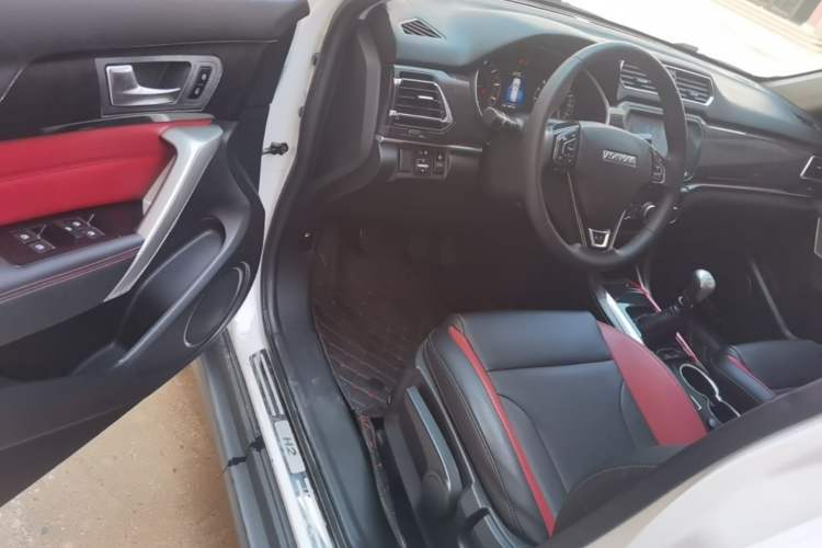 Used Haval H2 2017 Blue Label 1.5T Manual Two-Wheel Drive Elite Model Driver Seat