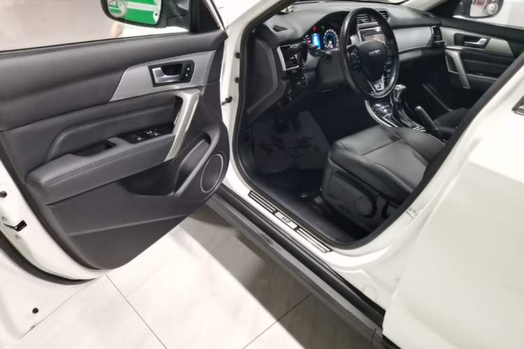 Used Haval H2 2017 Red-Label 1.5T Automatic Two-Wheel Drive Elite Model Driver Seat