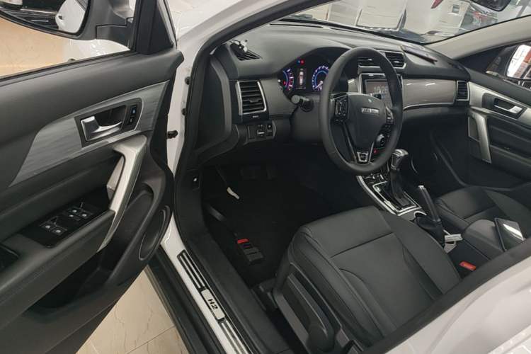 Used Haval H2 2017 Red-Label 1.5T Automatic Two-Wheel Drive Elite Model Driver Seat